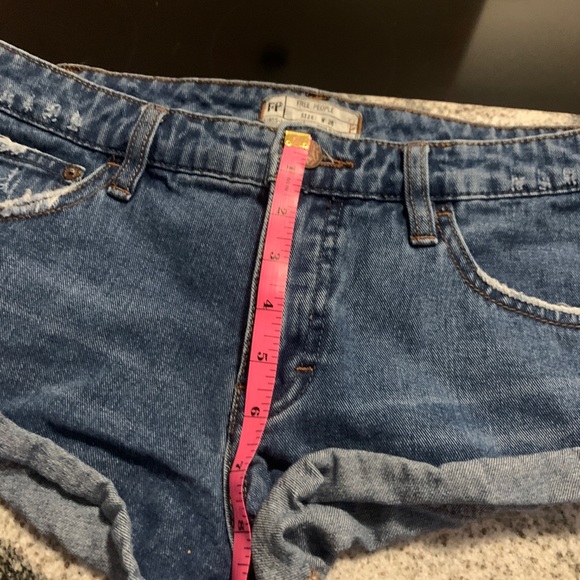 Free People Distressed Jean Shorts Size 26 - Picture 5 of 6